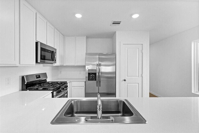 Building Photo - 3022 Mallorca Dr