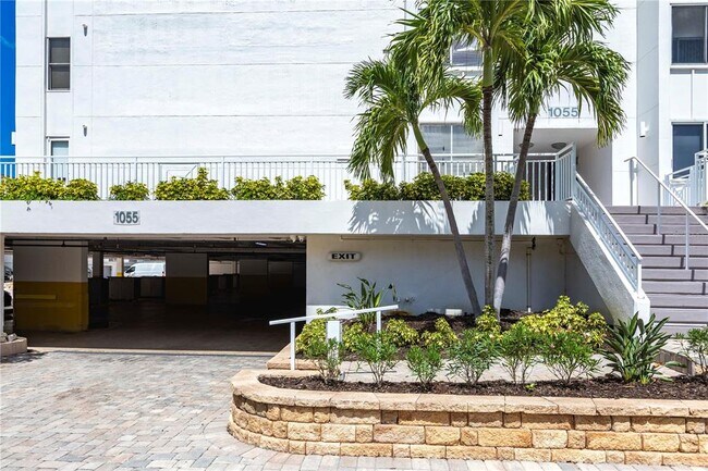 Building Photo - 1055 W Peppertree Dr