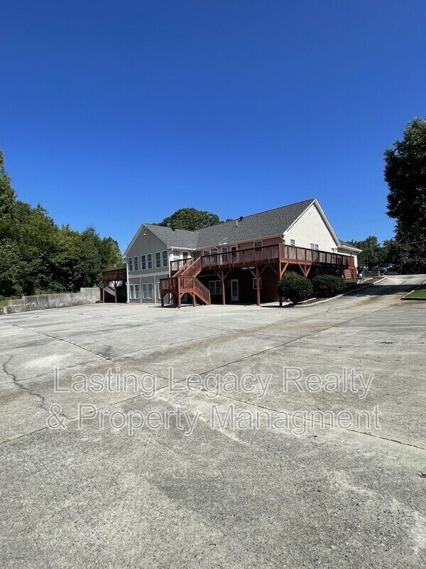 Building Photo - 1056 Hasty School Rd