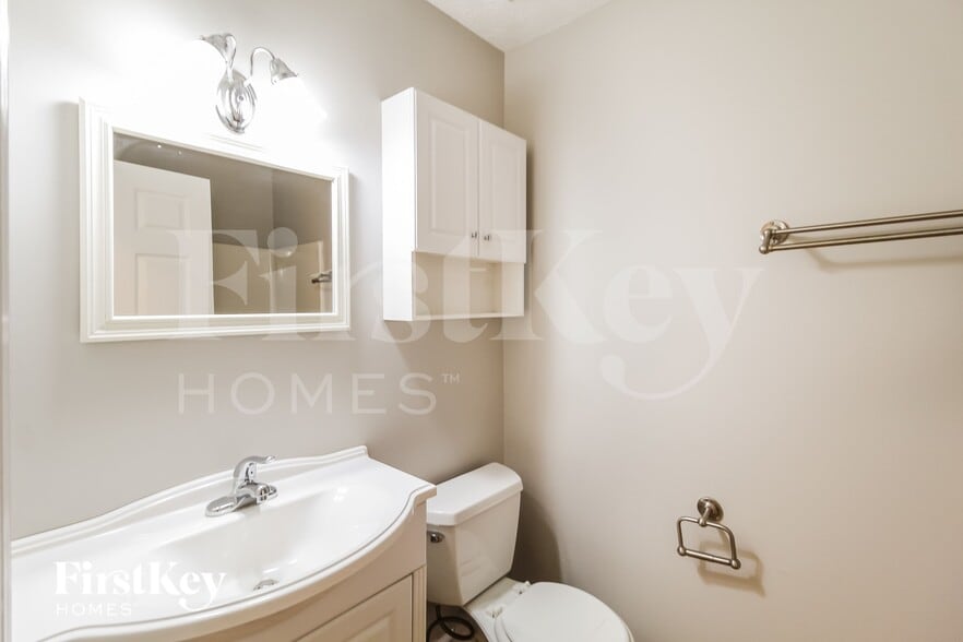 Building Photo - 675 Woodcrest Manor Dr