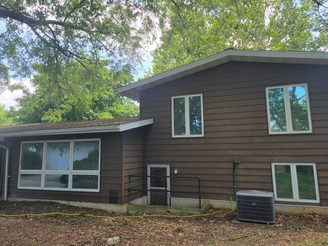 Building Photo - 305 Naples Dr