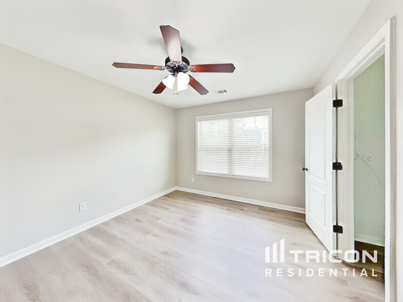 Building Photo - 2974 Olivine Dr SE