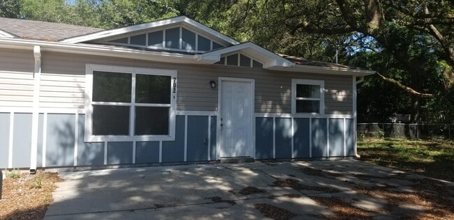 Primary Photo - 702 Lynch St