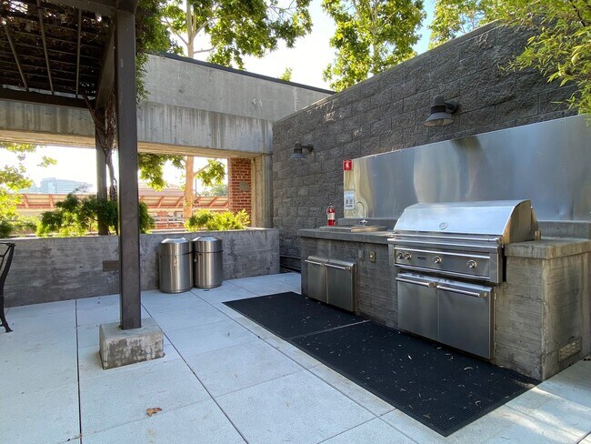 Building Photo - Modern Plant 51 Condo with Downtown Views | Secure Access | GE Café Appliances | Dogs Welcome