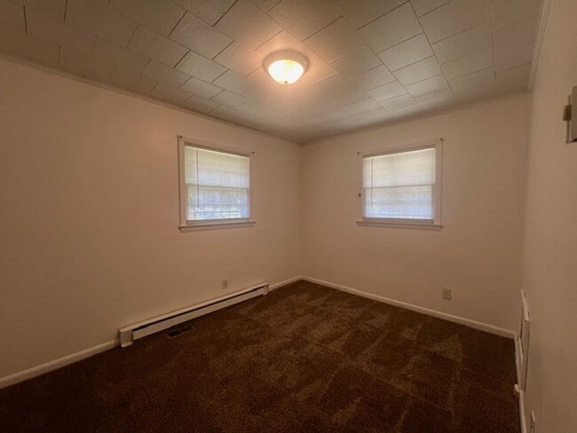 Building Photo - 5519 Higgins ~ Bonnie Doone