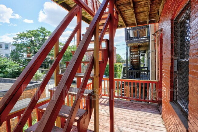 Building Photo - 2417 Eutaw Pl
