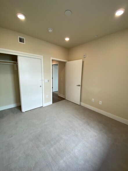 Building Photo - 1048 Monroe St