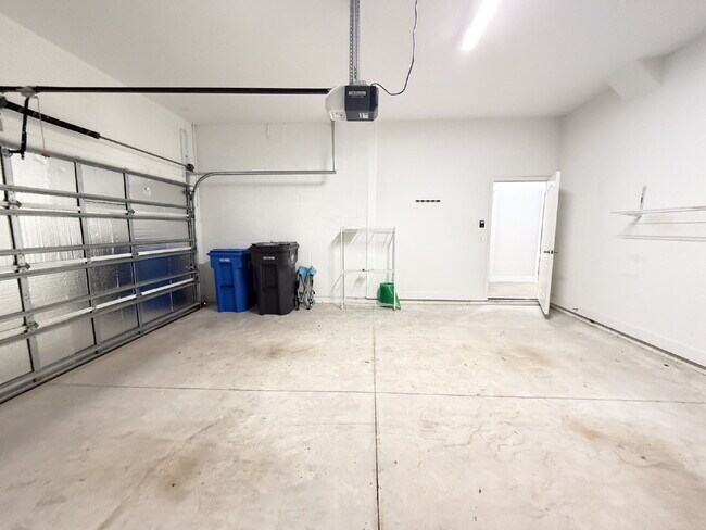 Building Photo - Elegant  2 bed, 2 bath Villa in BridgeWater Landing 55+ community – Maintenance-Free Living at It...