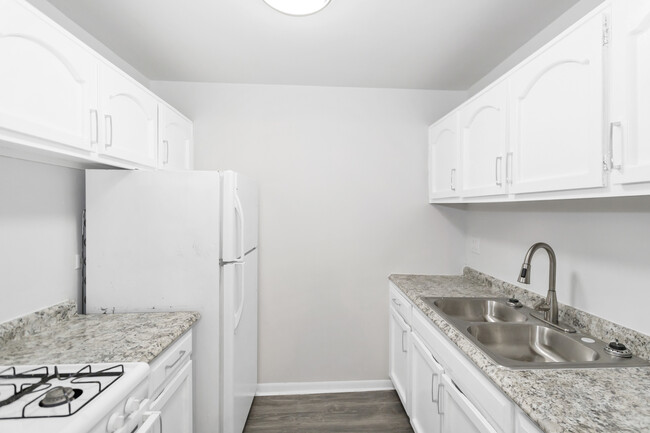 Building Photo - 1075 Knoll Ln