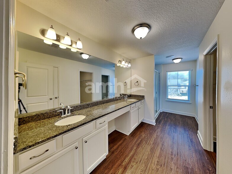 Building Photo - 3051 Creek Village Ln