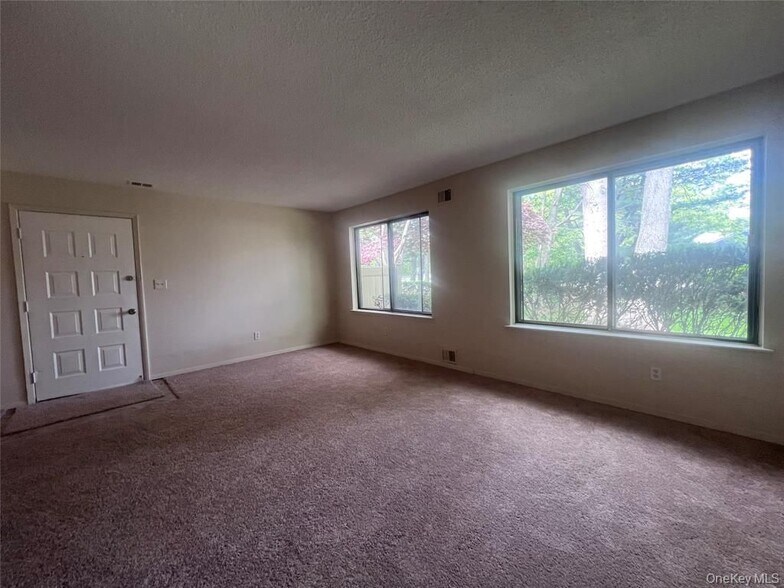 Building Photo - 200 Springmeadow Dr