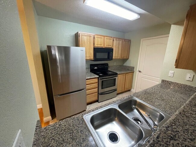 Building Photo - 5055 W Hacienda Ave