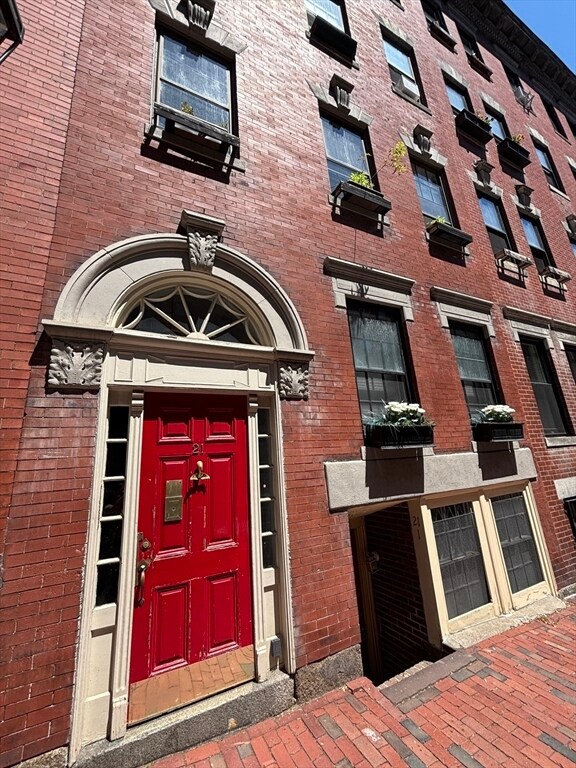 Building Photo - 21 Revere St