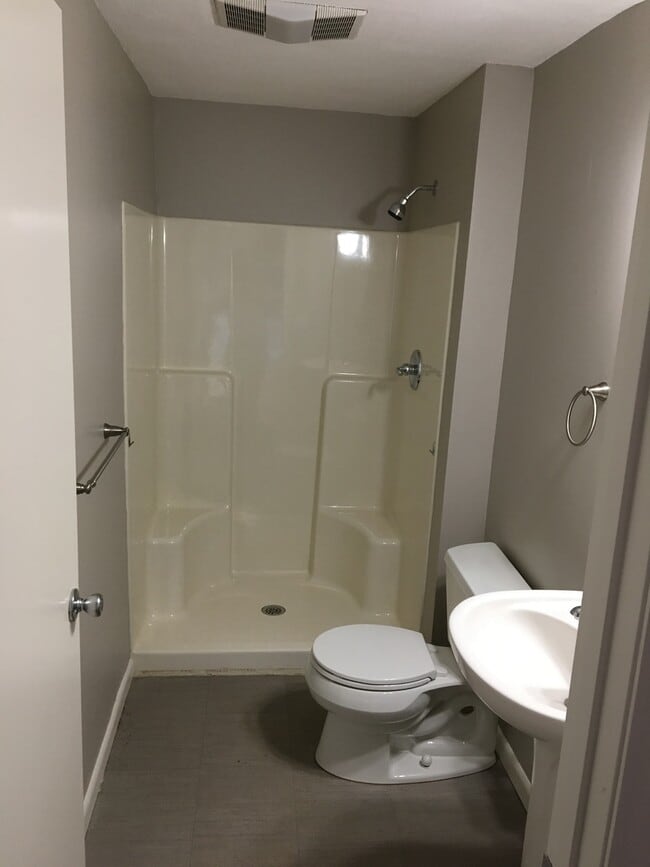 Building Photo - Clay/Cicero area 3 bedroom, 2 bath spit level ranch