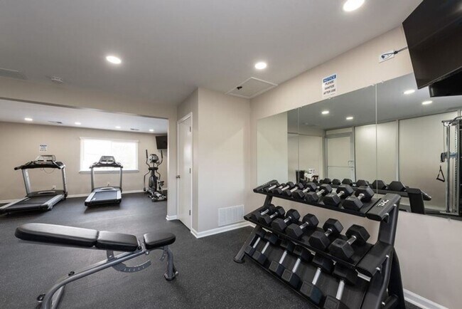 Building Photo - Charming 2-Bedroom 2 bathroom Apartment in the Heart of Chesterton!