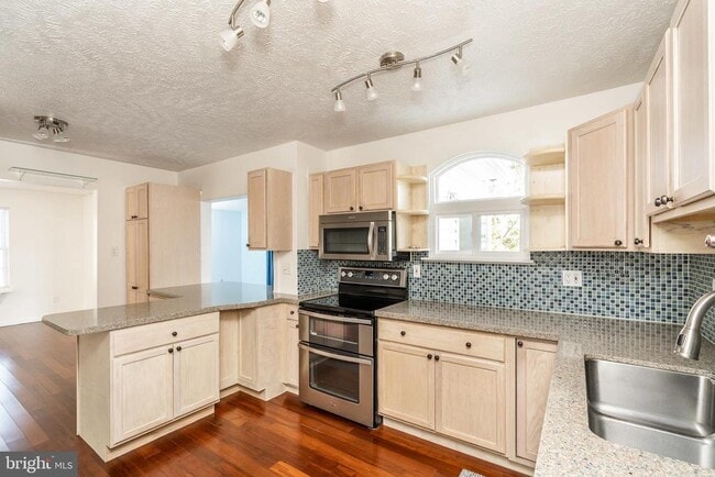 Building Photo - 1402 Spring Plow Ct
