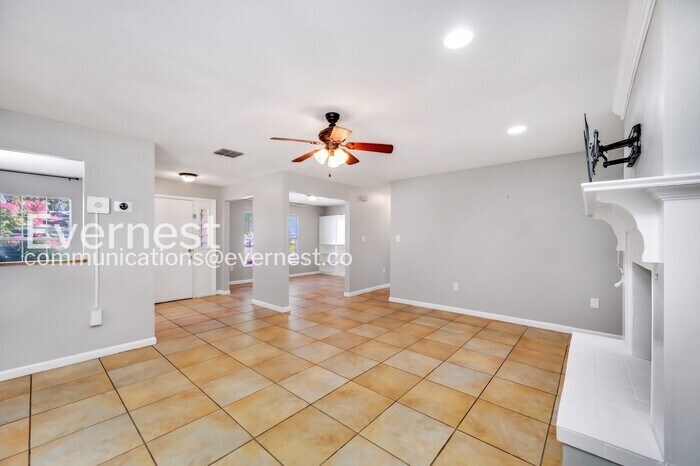 Building Photo - 502 El Camino Real S