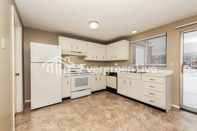 Building Photo - 7552 Mt Whitney