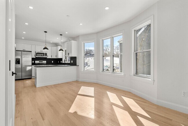 Building Photo - 53 Dustin St