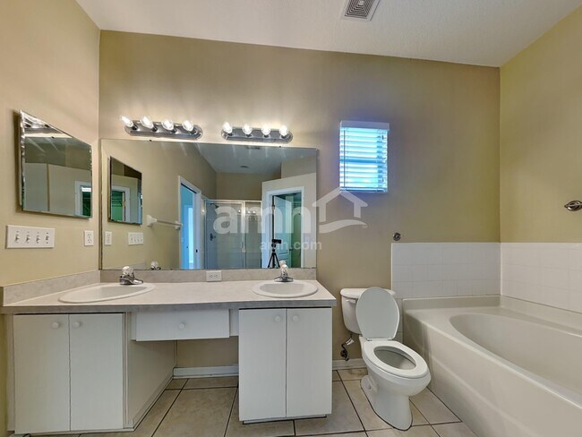 Building Photo - 7044 Monarch Park Dr