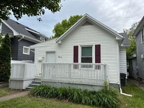 Building Photo - 917 Prytania Ave