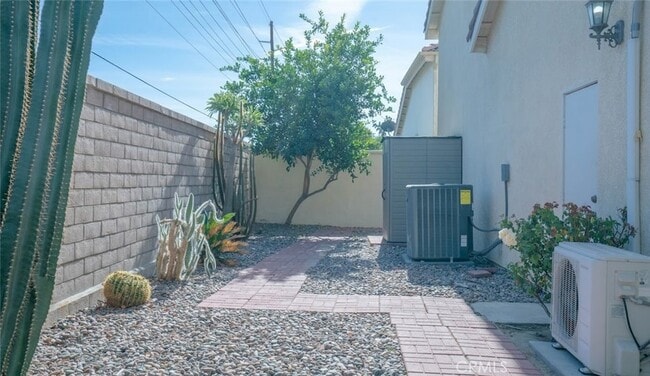 Building Photo - 49142 Barrymore St