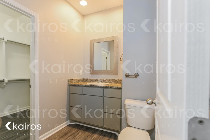 Building Photo - 1918 Perry St