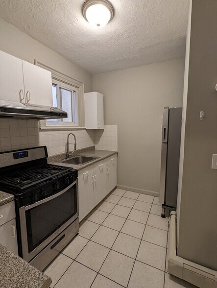 Primary Photo - 219 Green St