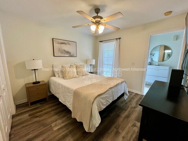 Building Photo - 2728 Westminster Dr