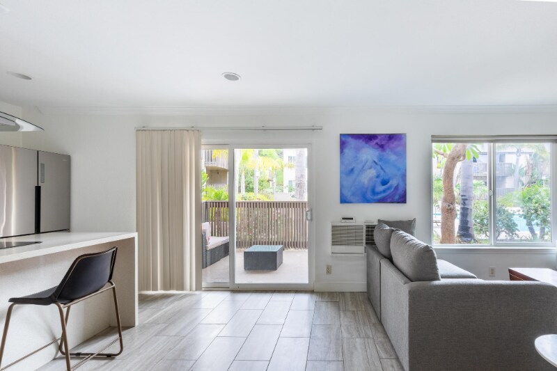 Building Photo - 8529 Villa La Jolla Dr