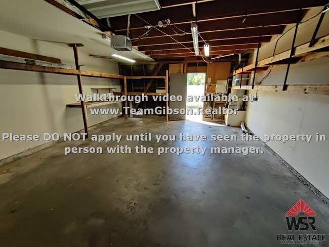 Building Photo - 3 Bedroom, 2 Bathroom Condo W/ 2 Car Garage