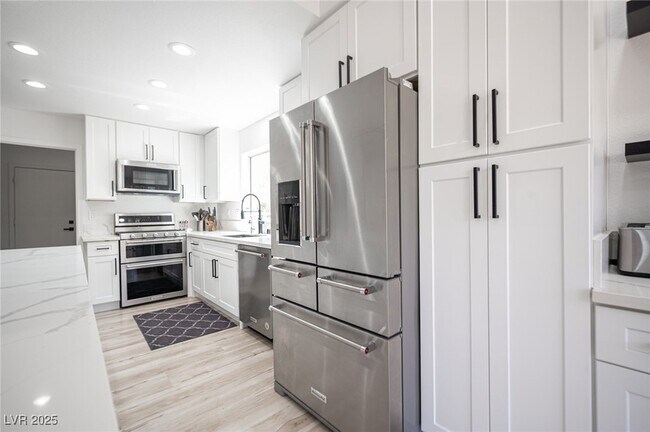 Building Photo - 9053 Firebird Dr