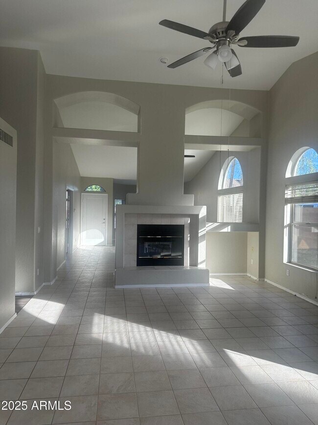 Building Photo - 1755 W Aspen Ave