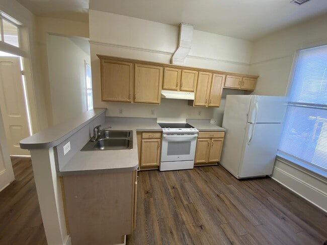 Building Photo - 605 Harrison St