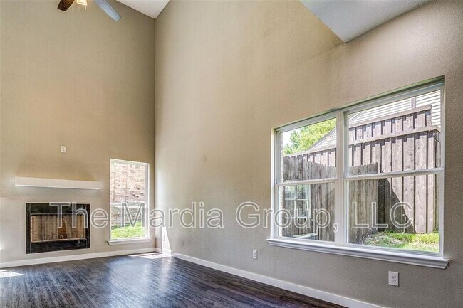 Building Photo - 1110 Woburn Dr