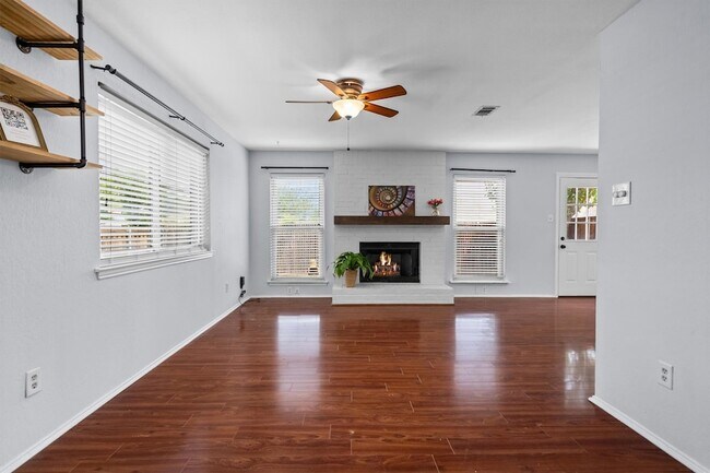 Building Photo - 1524 Briarcrest Dr