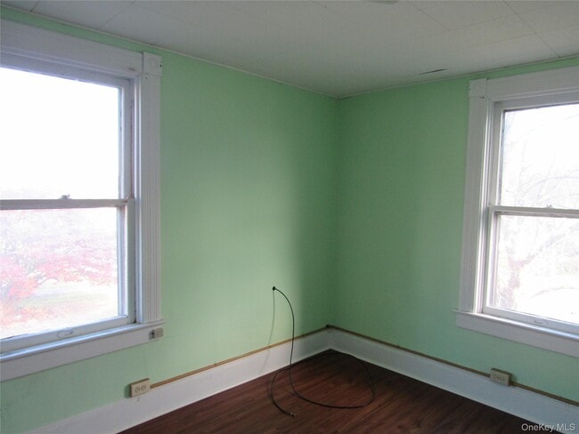 Building Photo - 98 Main St