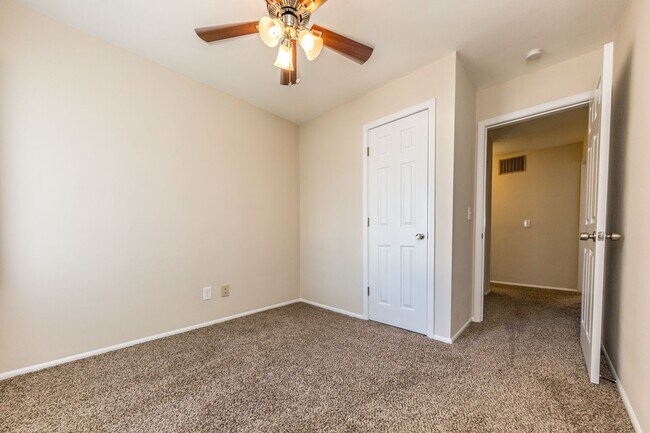 Building Photo - Southview Plaza Townhomes