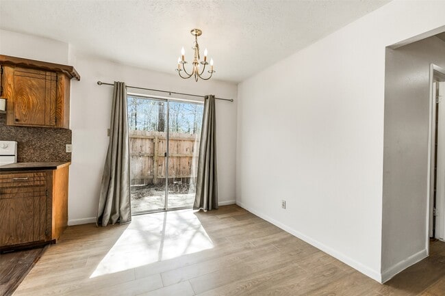 Building Photo - 217 Lazy Ln