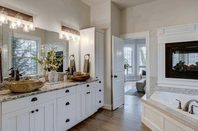 Building Photo - Beautiful home perfect for entertaining