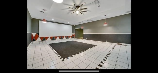 Building Photo - Huge Home Minutes from Downtown Tulsa