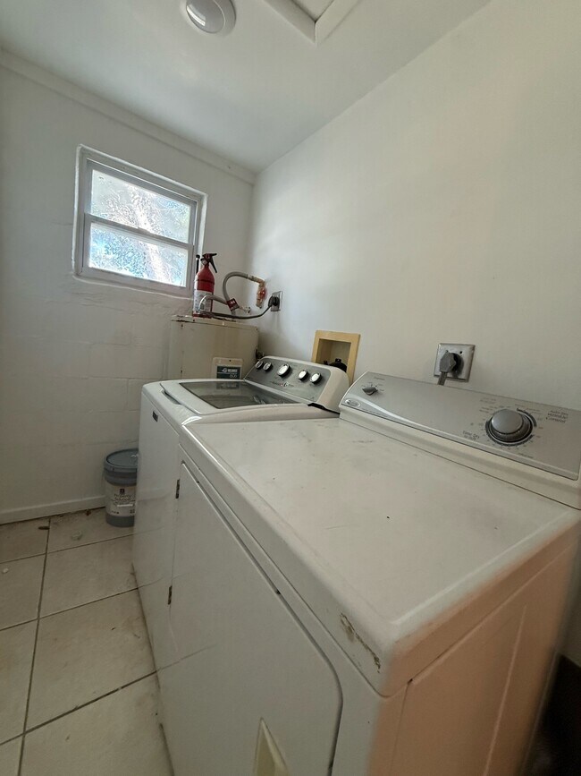 Building Photo - 2905 Parker Ave