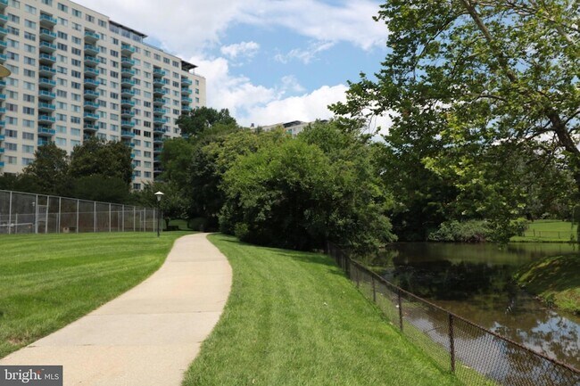 Building Photo - 10500 Rockville Pike
