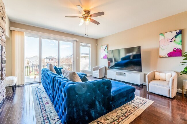 Building Photo - Stunning One Loudoun Townhome – 3BR / 3.5BA in Prime Ashburn Location – Available May 1