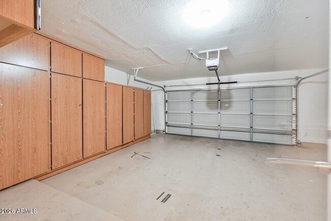 Building Photo - 933 W Aspen Way
