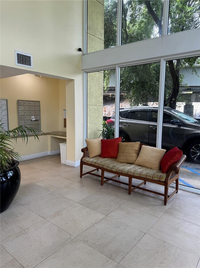 Building Photo - 1350 NW 8th Ct