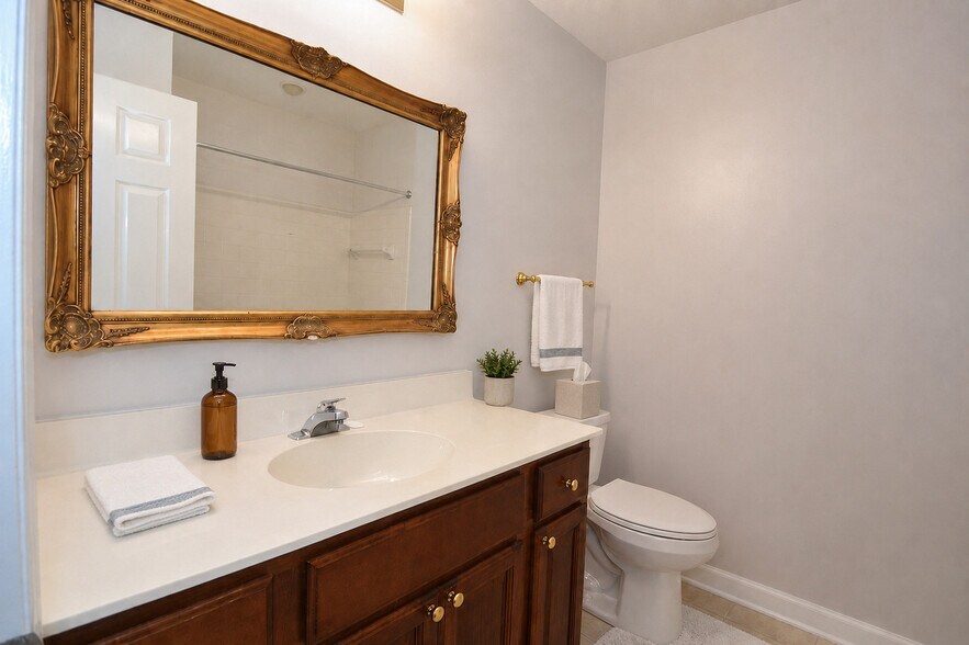 Building Photo - 223 Port Royal Dr