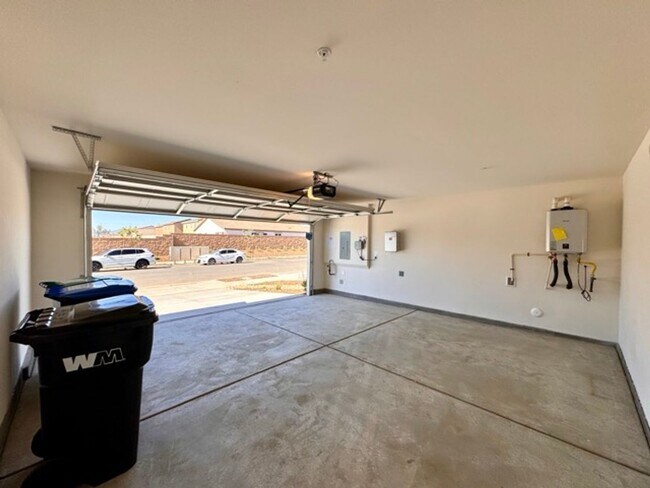 Building Photo - Brand New 3 Bedroom Single Story Home For ...