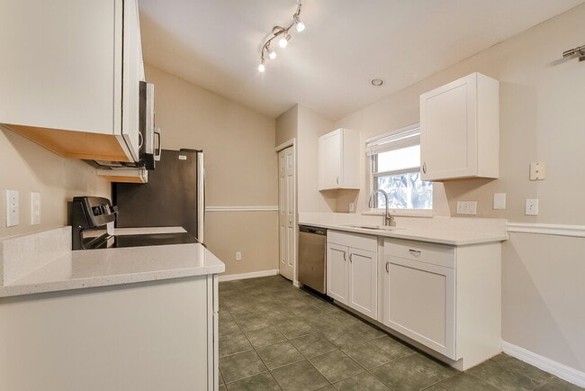 Building Photo - 10525 Reagans Run Dr