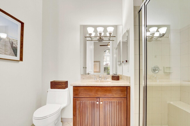 Building Photo - 528 Les Jardin Dr